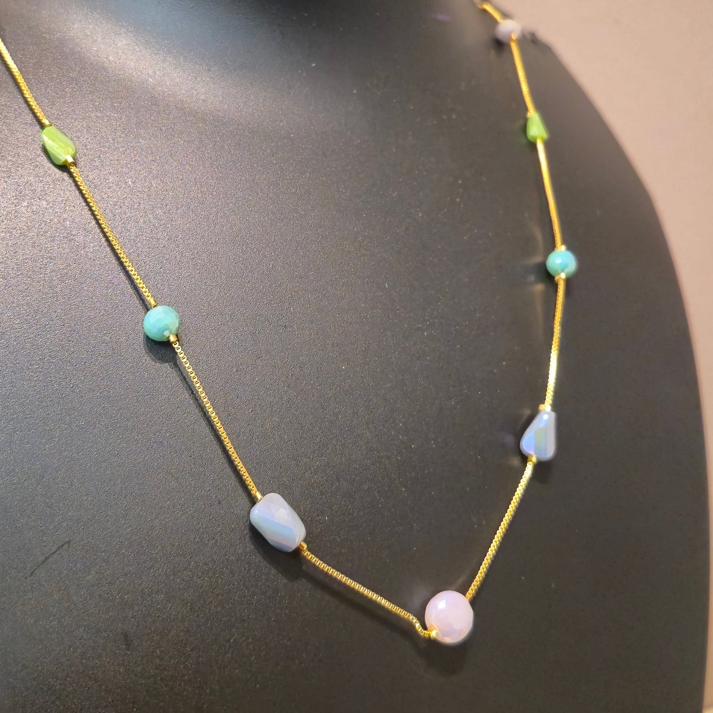 Stone chain for neck multicolor