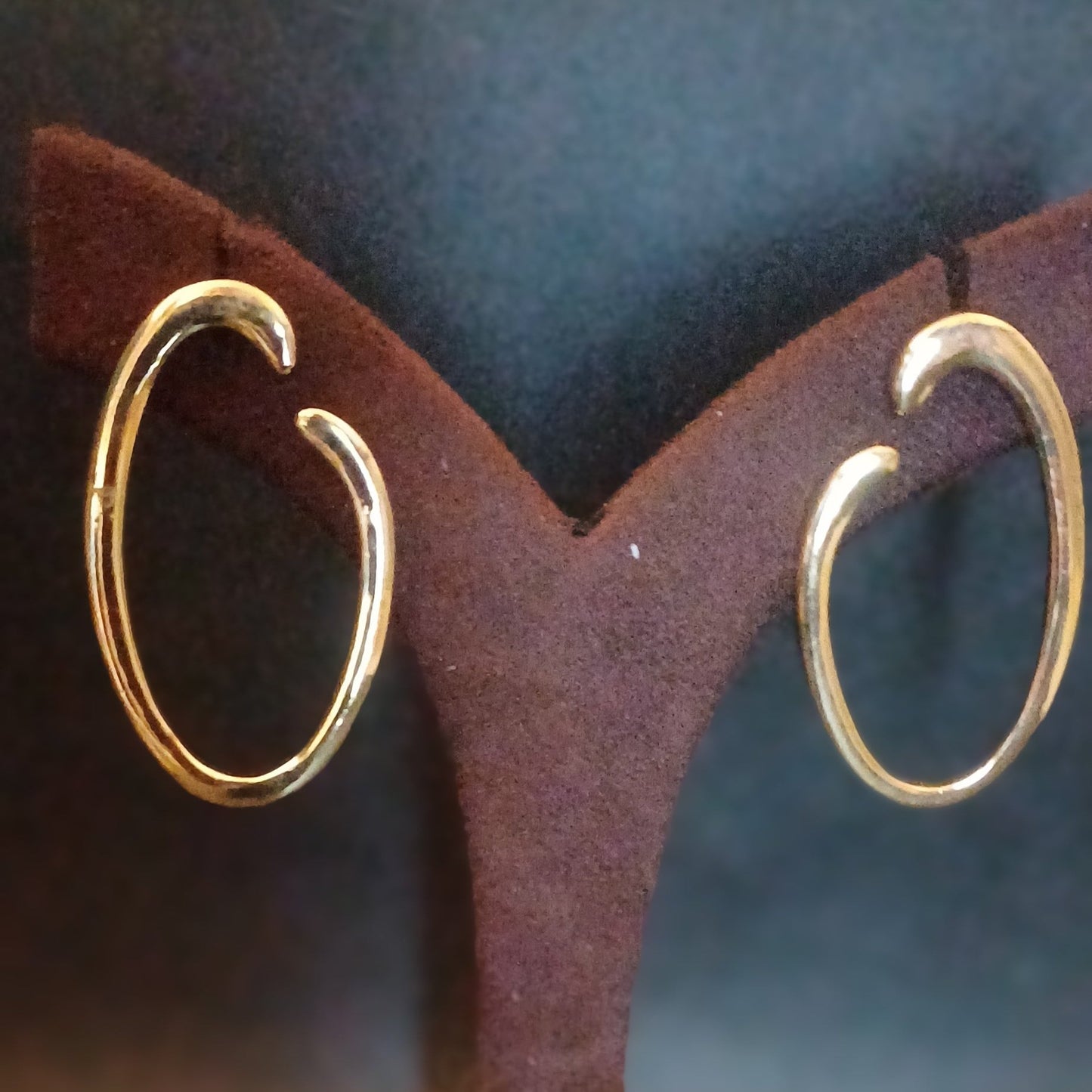 Trendy Golden Beauty Stud Earring