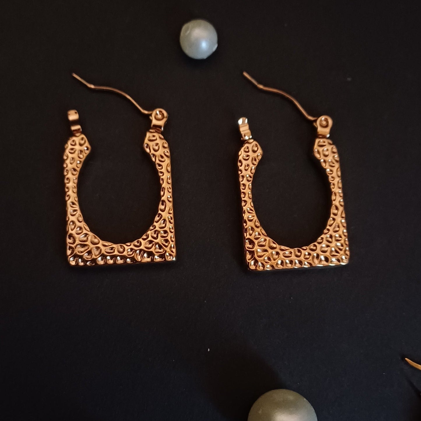 Golden Squared Queen Earring