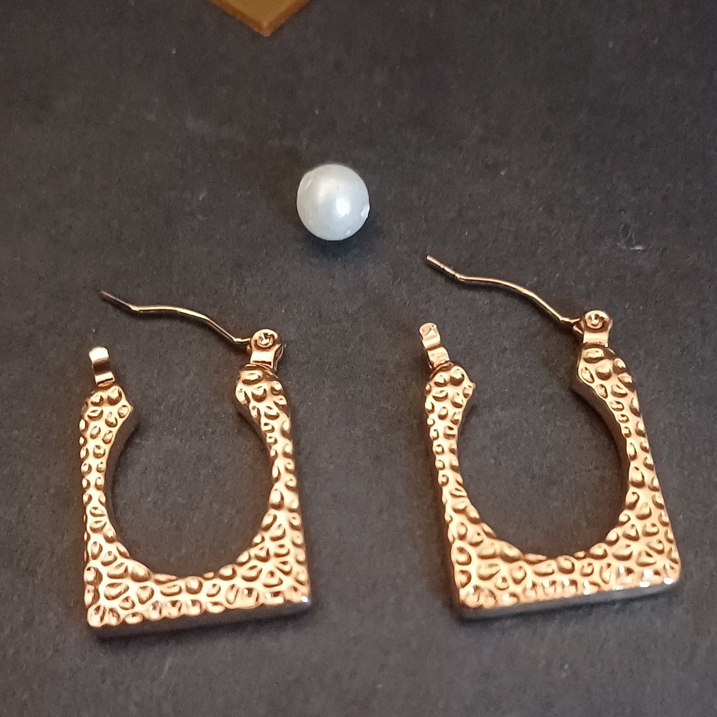 Golden Squared Queen Earring