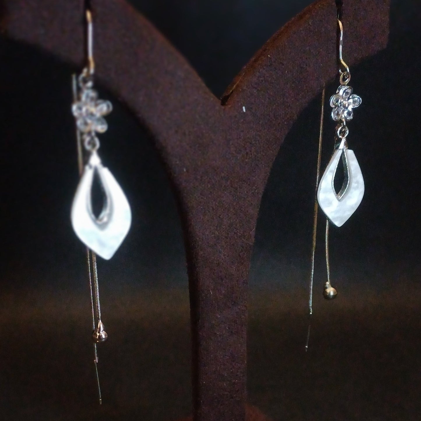 Dazzling Feather Elegant Daily Earrings - AD