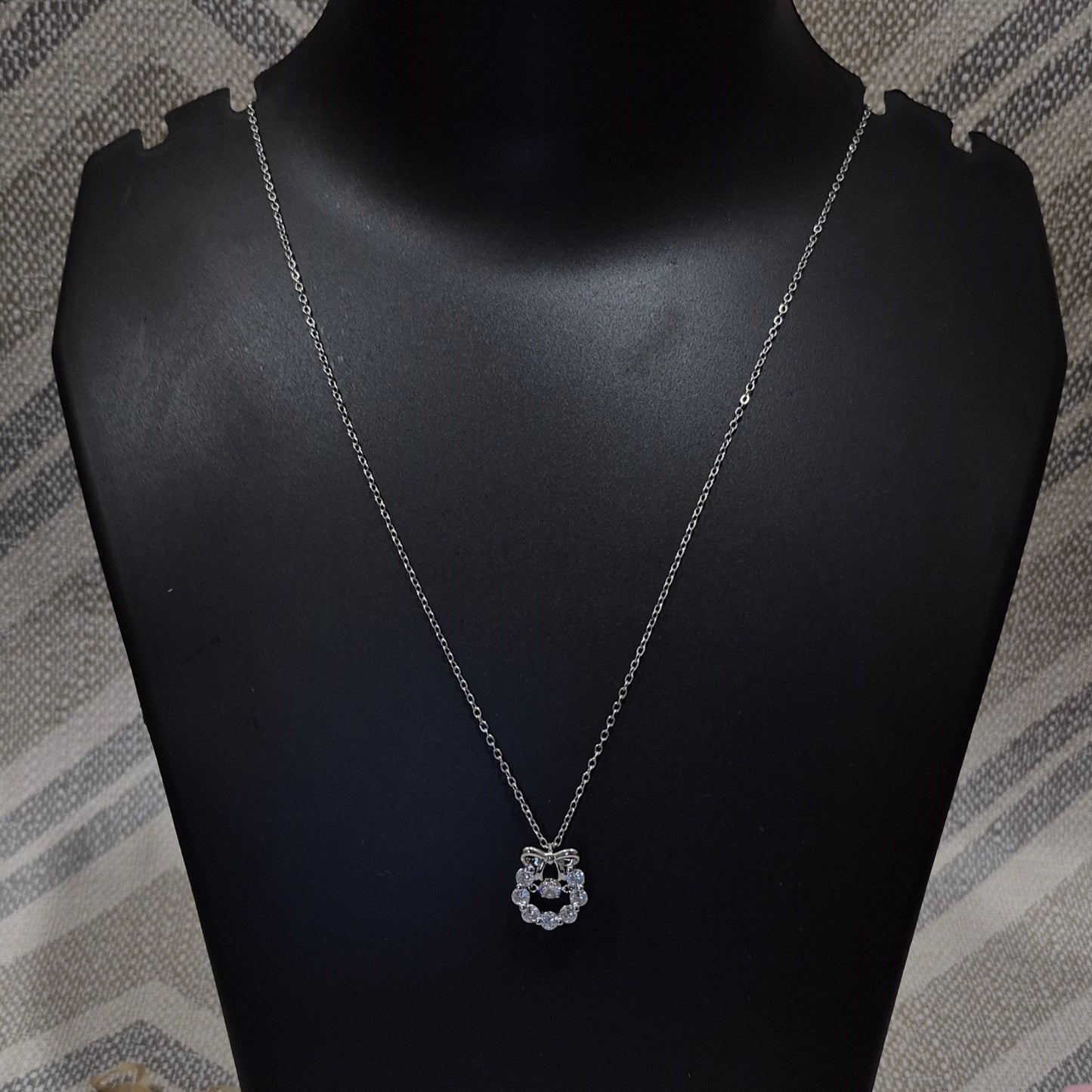 Diamond buzz silver chain pendant_2 daily office college wears