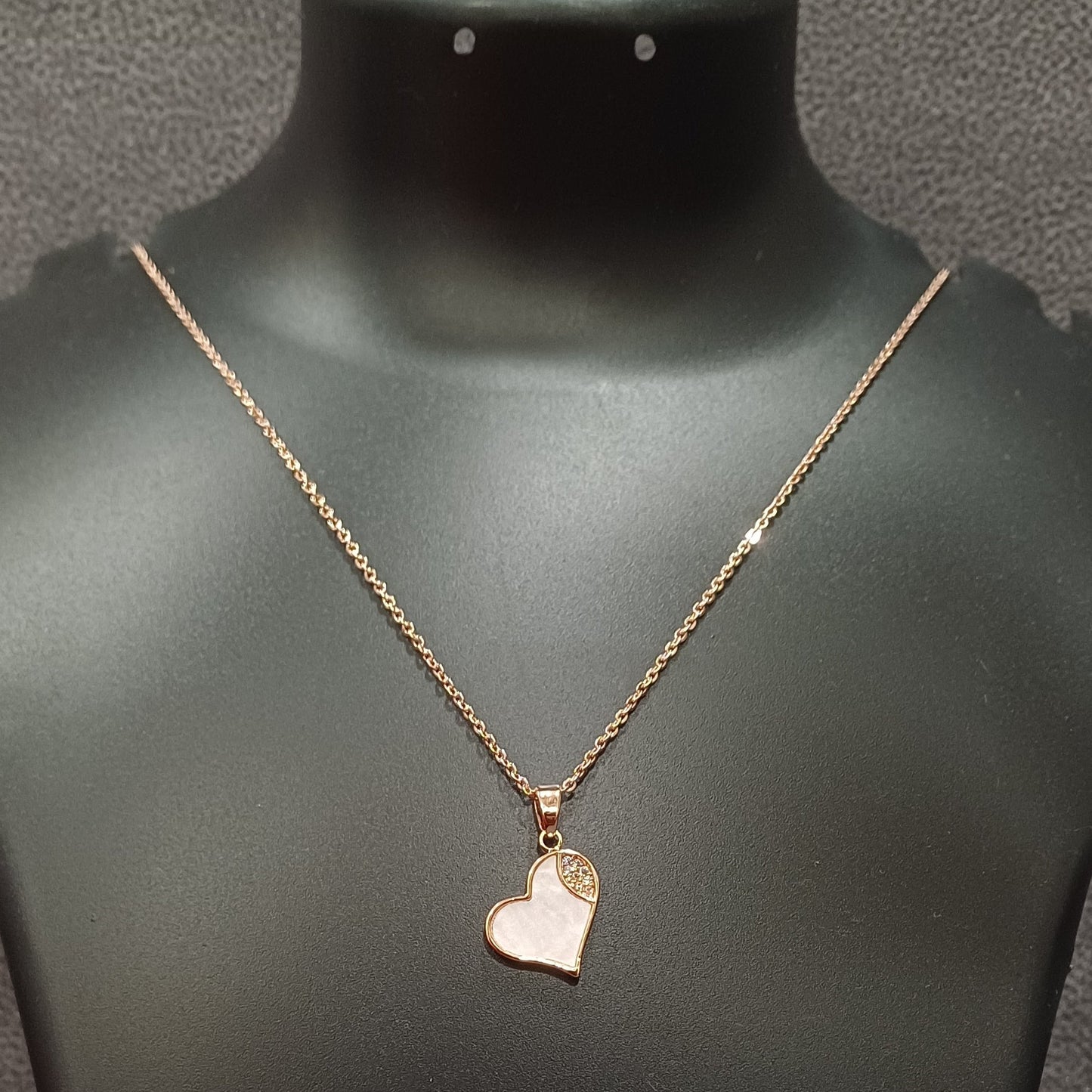 Neck chain with heart pendant_Anti tarnish_Trending