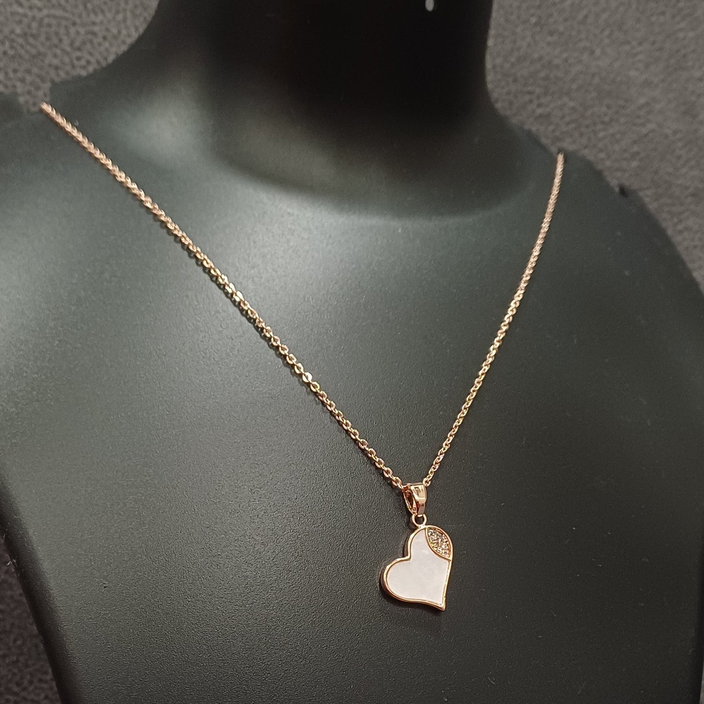 Neck chain with heart pendant_Anti tarnish_Trending