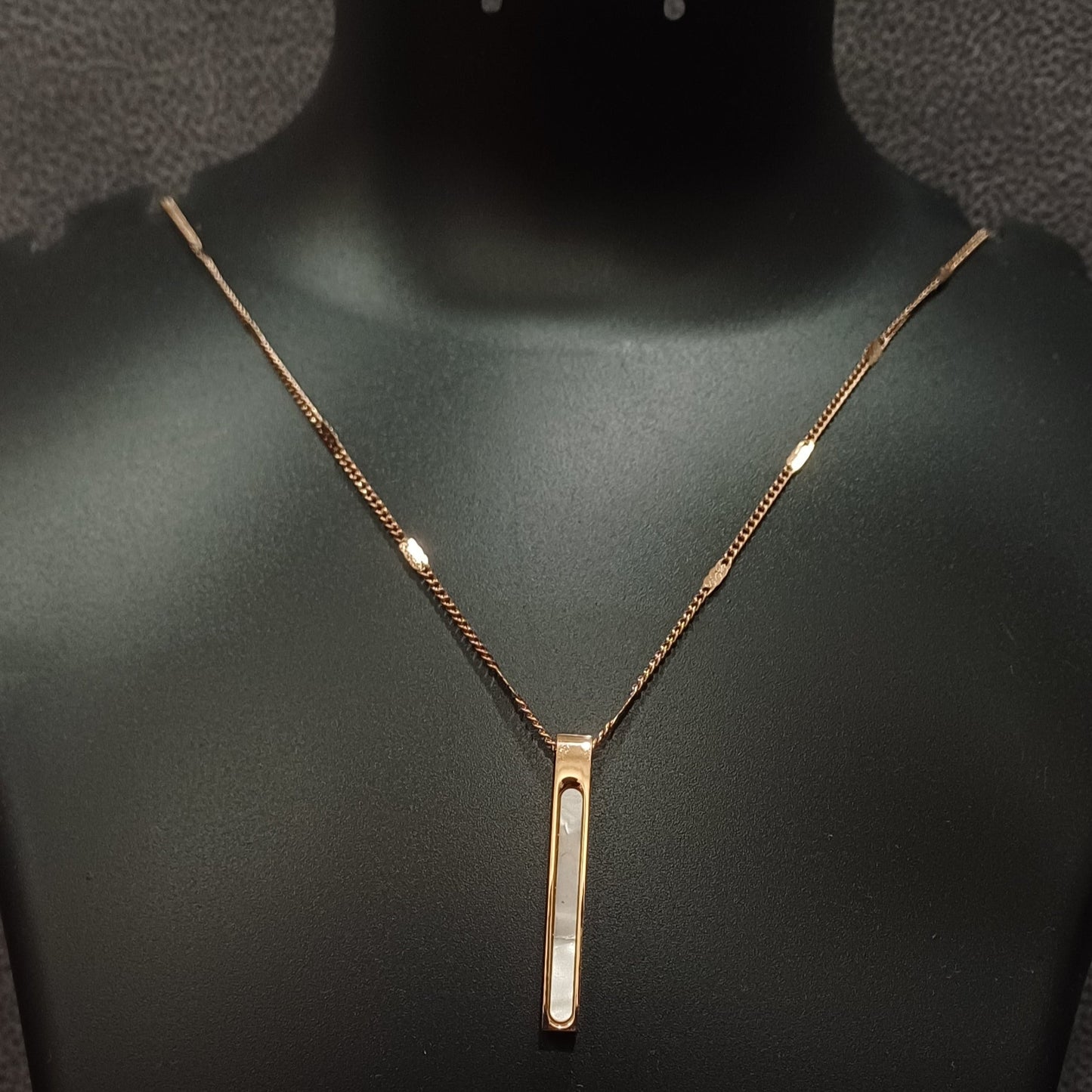 Neck chain with classy cool pendant_Anti tarnish_Trending