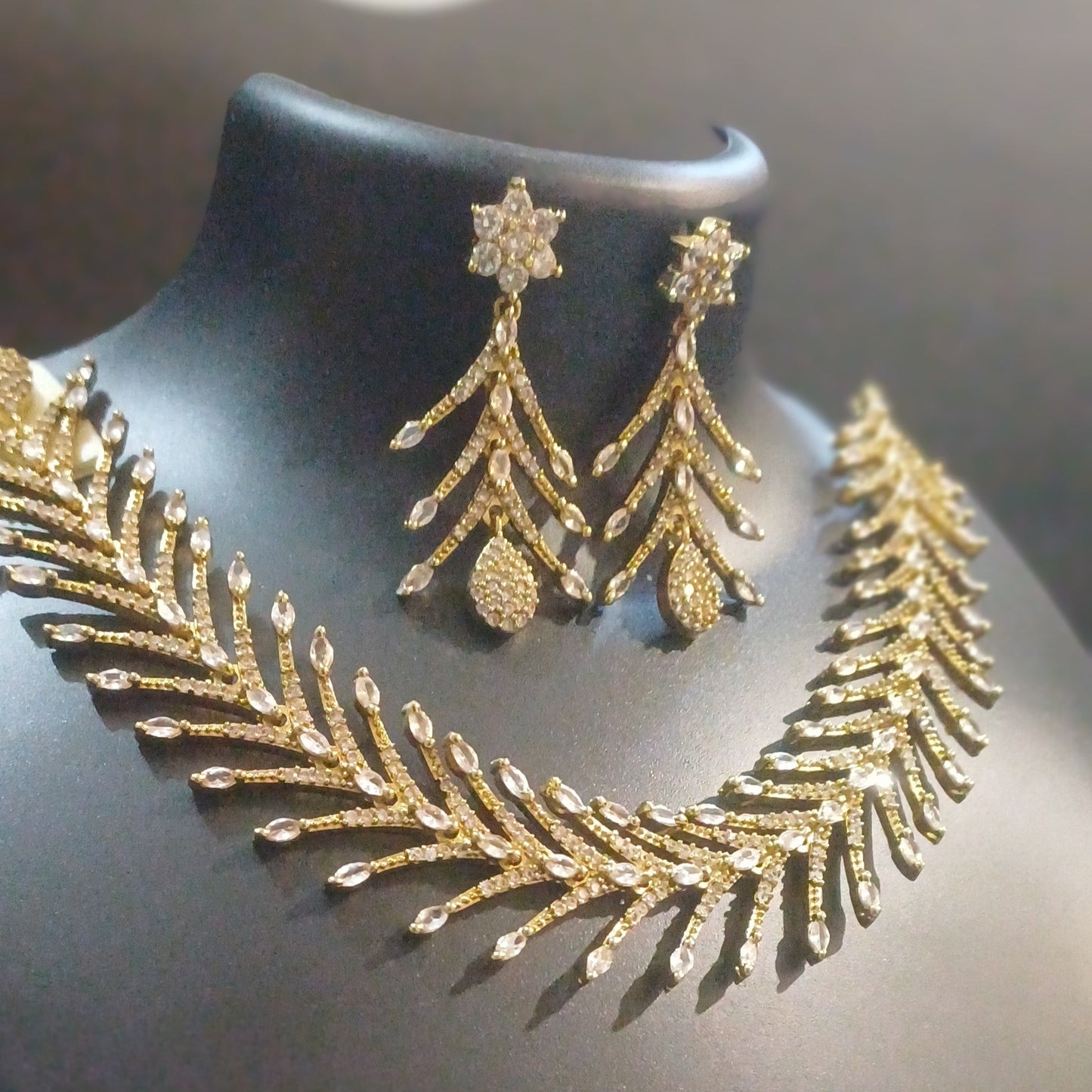 Rusty golden and diamond wisteria necklace with designer earrings