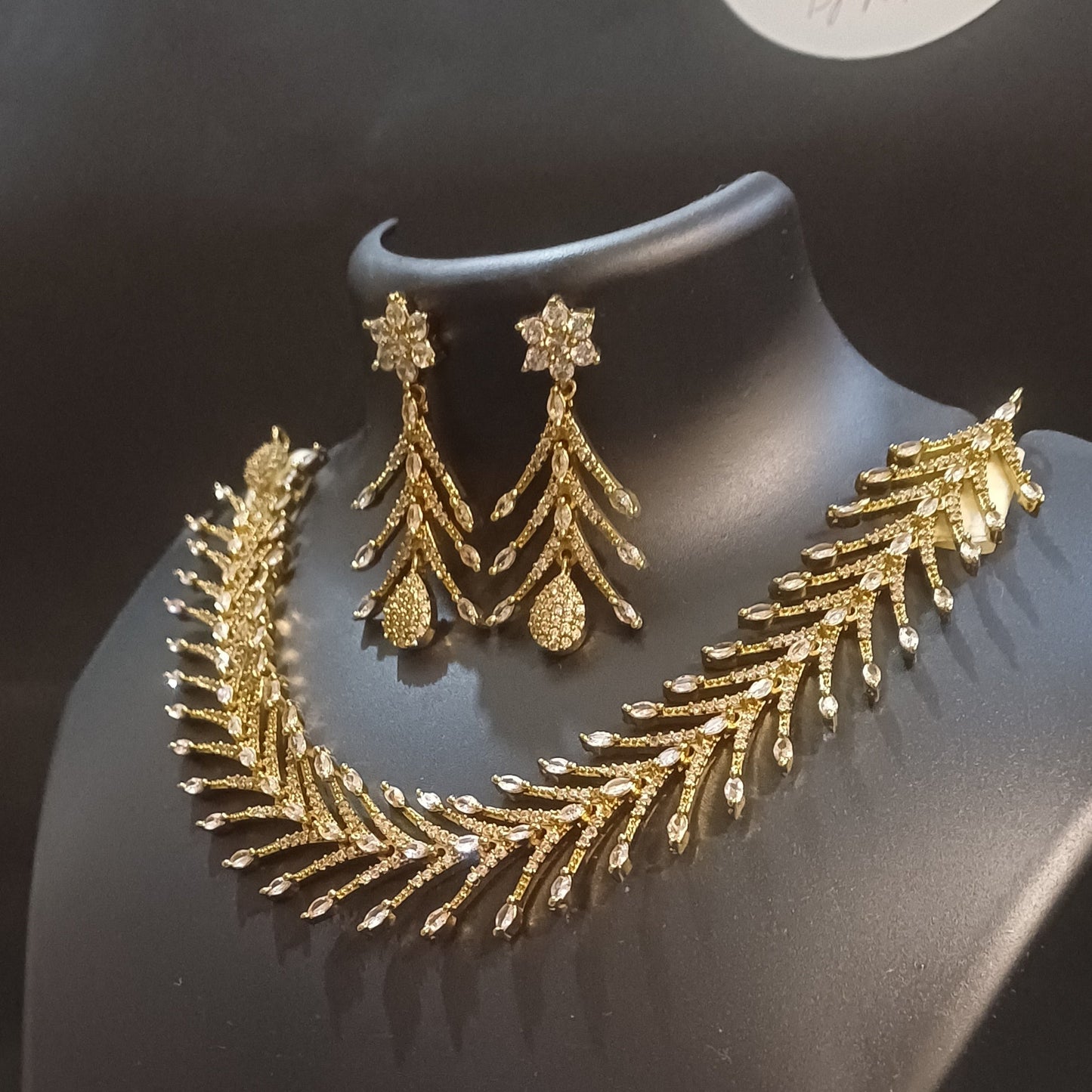 Rusty golden and diamond wisteria necklace with designer earrings