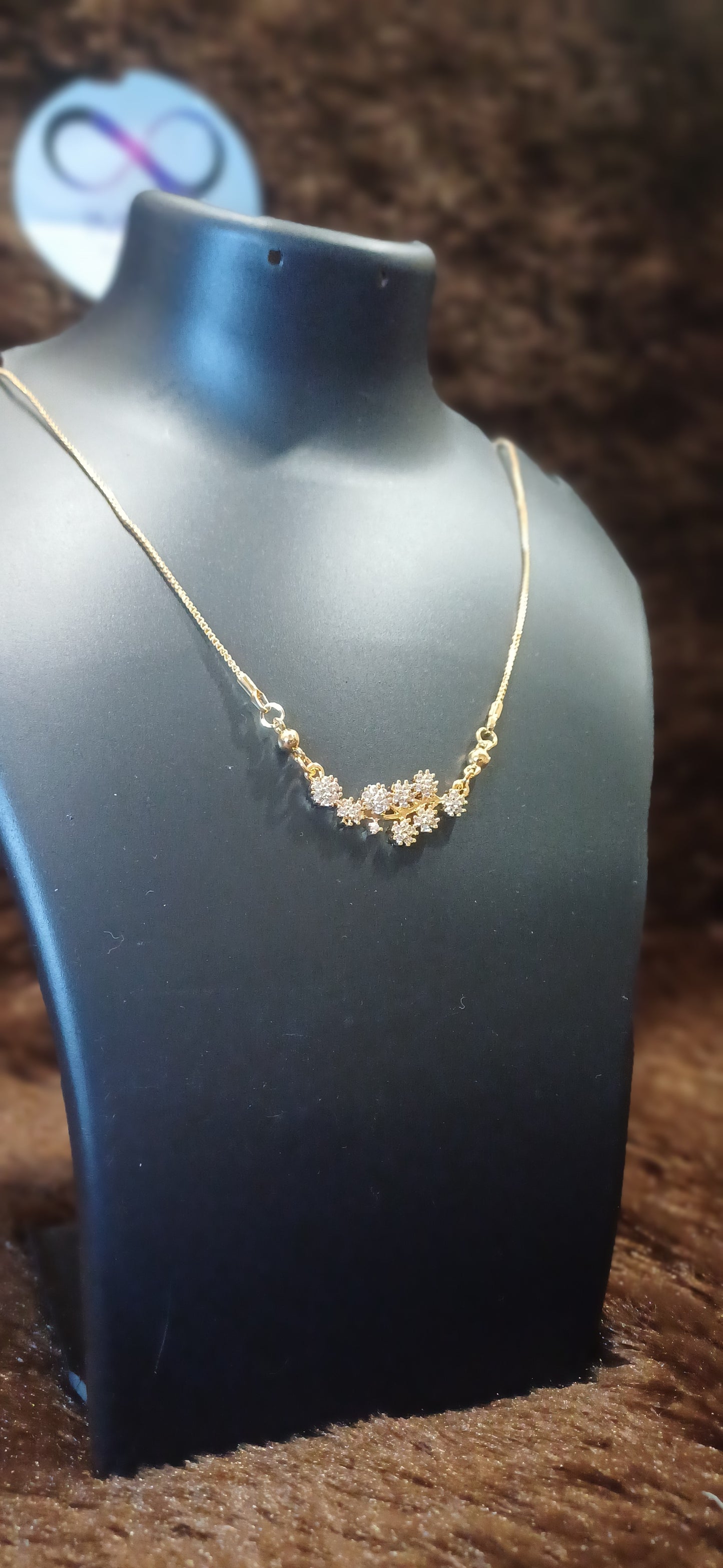 Bouquet crystal white chain statement design