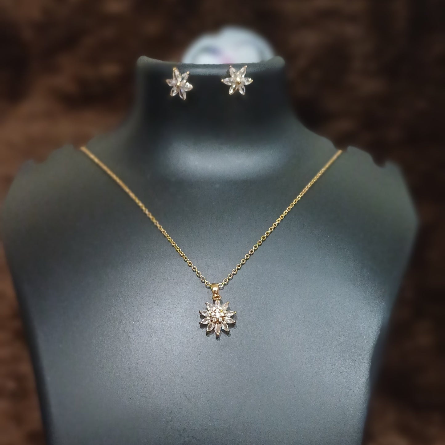 Botanic crystal pendant and chain with earrings