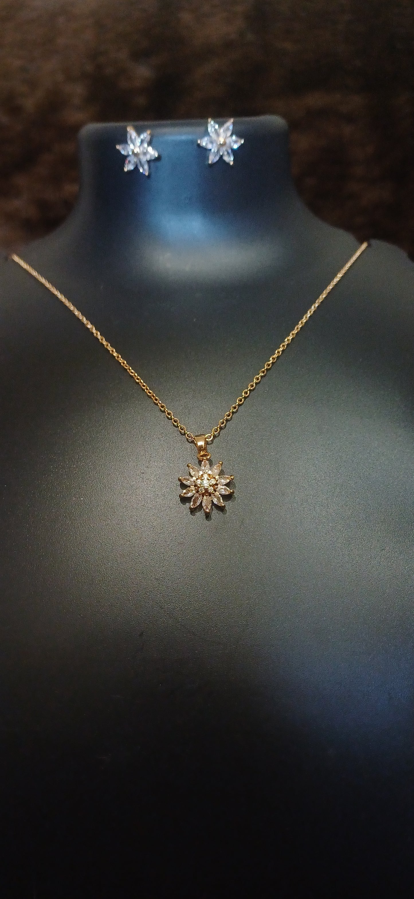 Botanic crystal pendant and chain with earrings