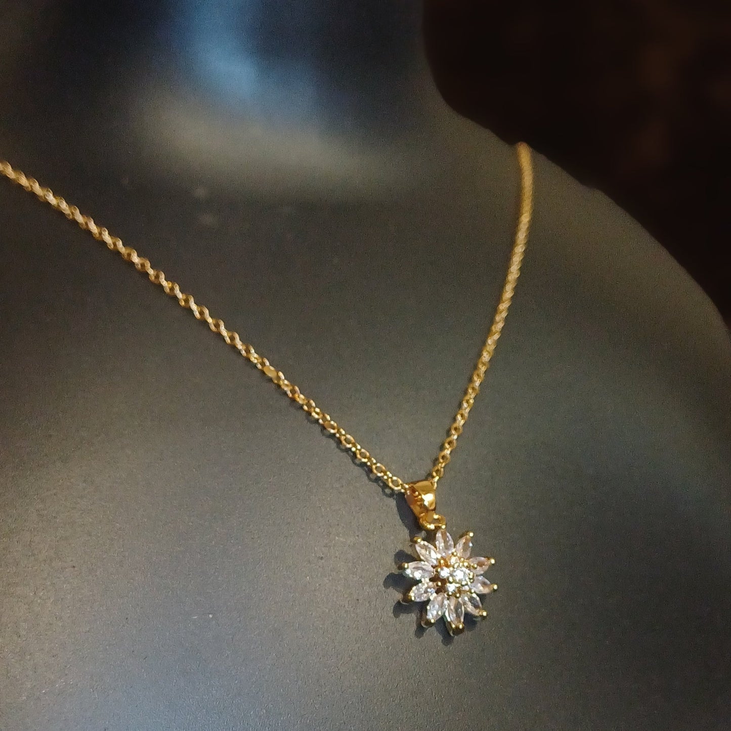 Botanic crystal pendant and chain with earrings