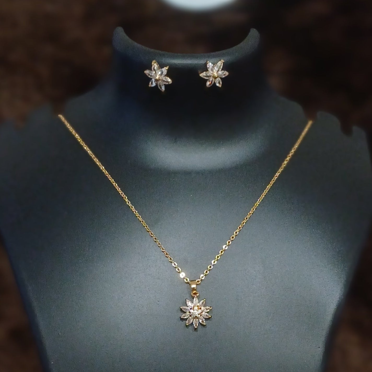 Botanic crystal pendant and chain with earrings