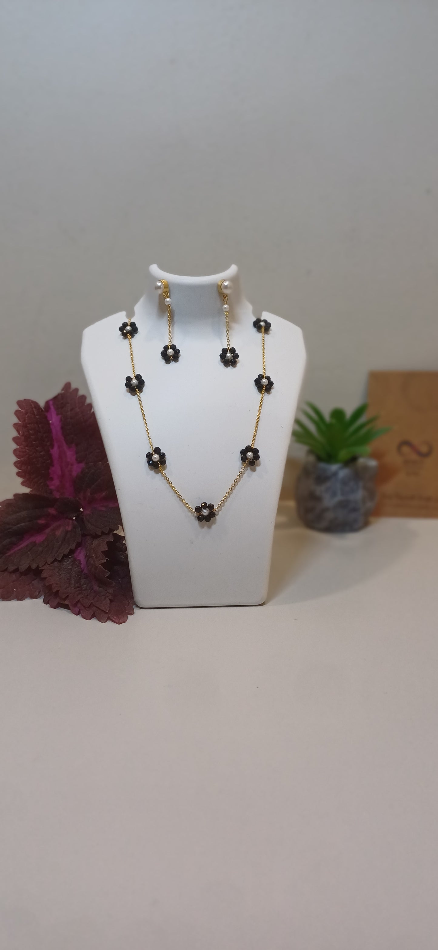 Black flowers golden chain with matching earrings_anti tarnish_lightweight