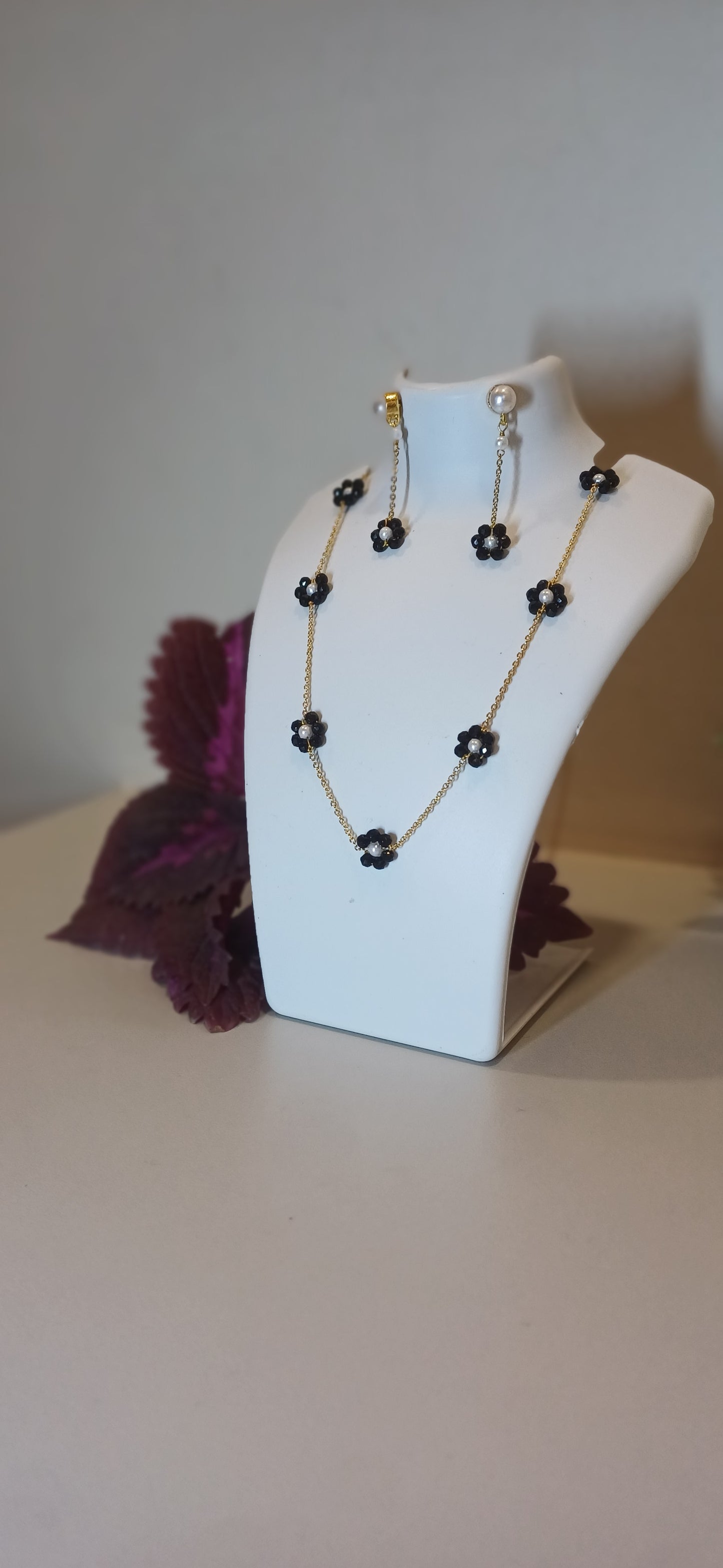 Black flowers golden chain with matching earrings_anti tarnish_lightweight