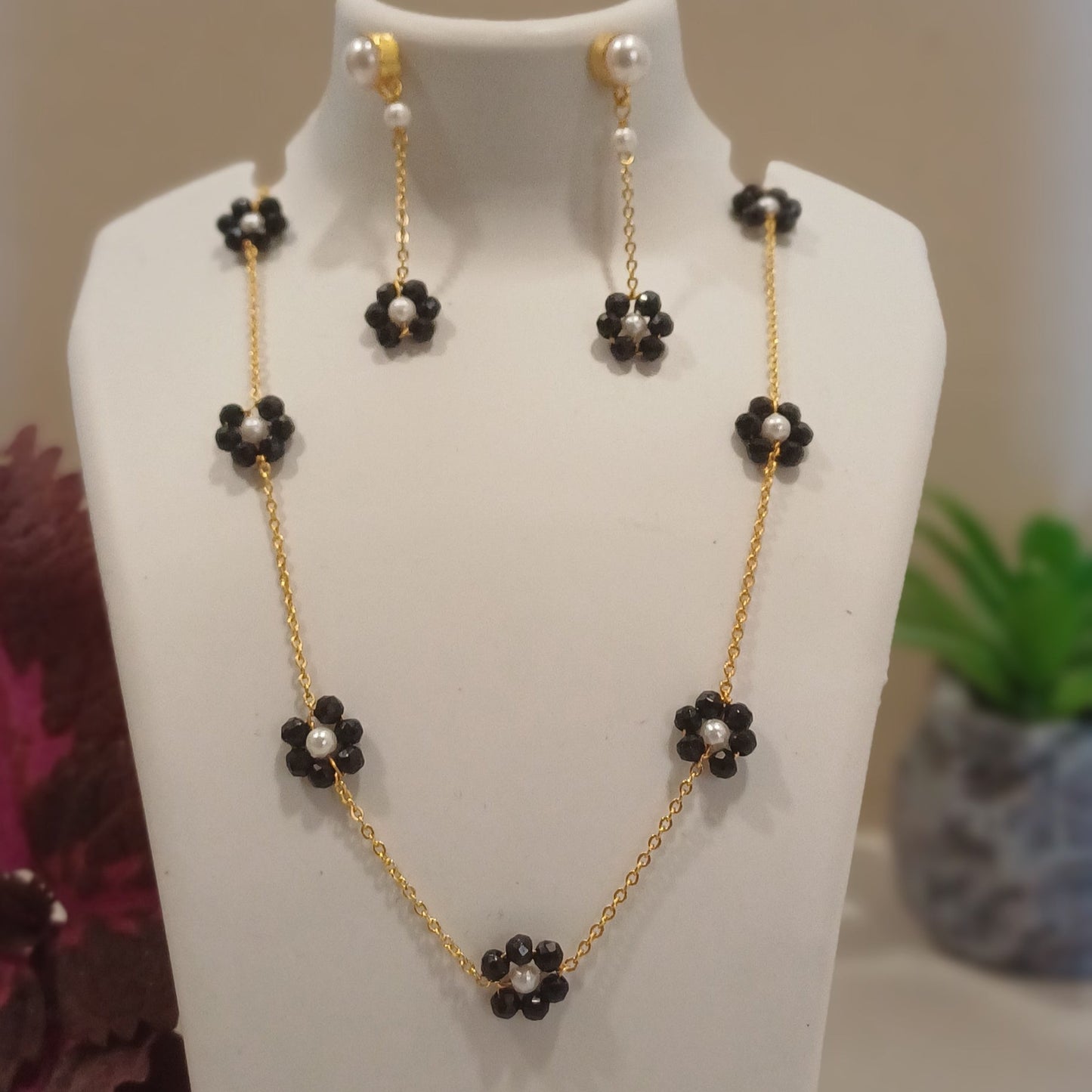 Black flowers golden chain with matching earrings_anti tarnish_lightweight