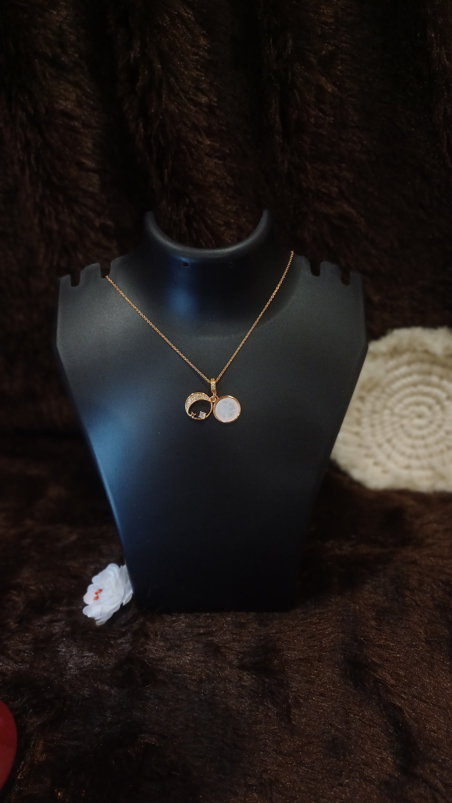 Chain golden with unique pendant_ anti tarnish