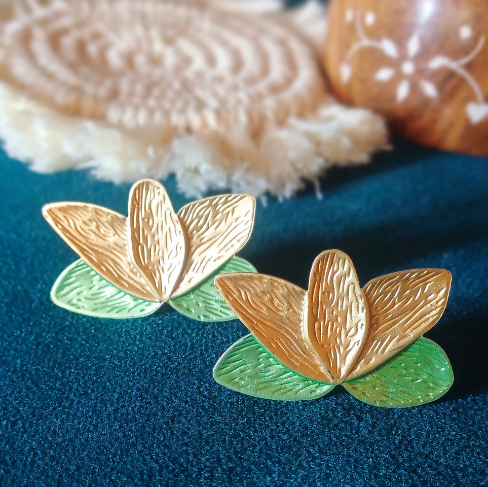 Lotus earrings_biege pistachio color_Anti tarnish