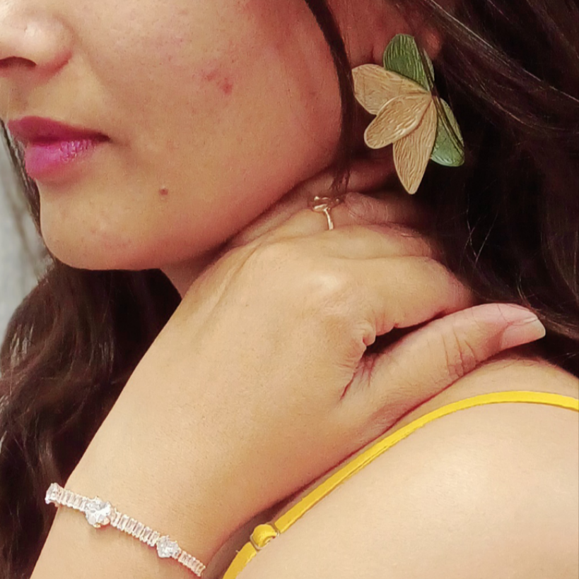 Lotus earrings_biege pistachio color_Anti tarnish