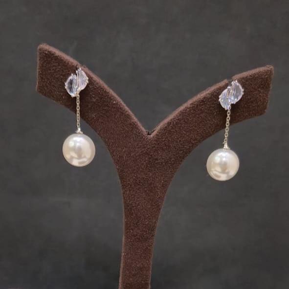 Pearl chain hanging earrings