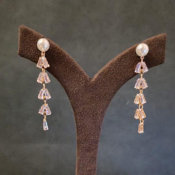 Dazzling ears long hangings (American Diamonds)