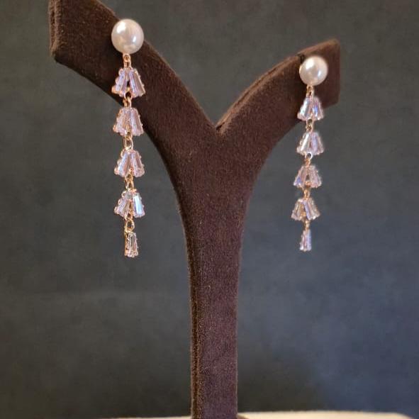 Dazzling ears long hangings (American Diamonds)