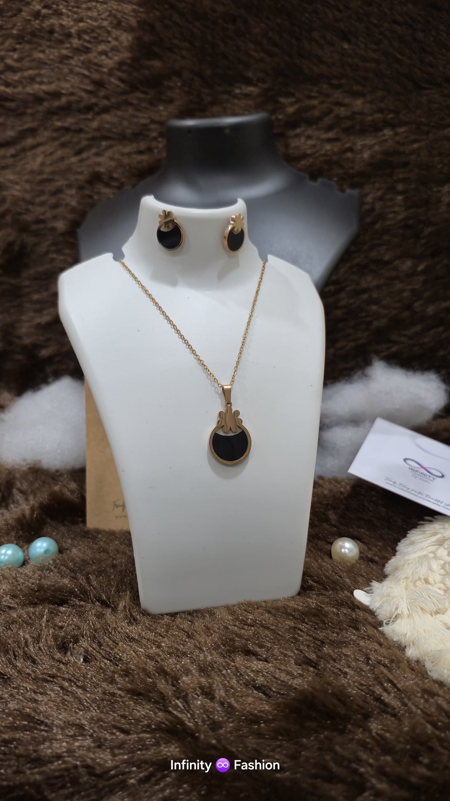 Hues of Black and gold chain pendant with matching earrings_anti tarnish _high quality material