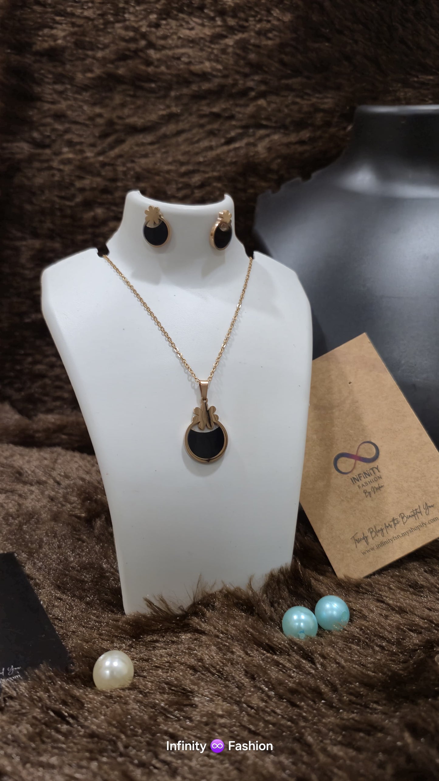 Hues of Black and gold chain pendant with matching earrings_anti tarnish _high quality material