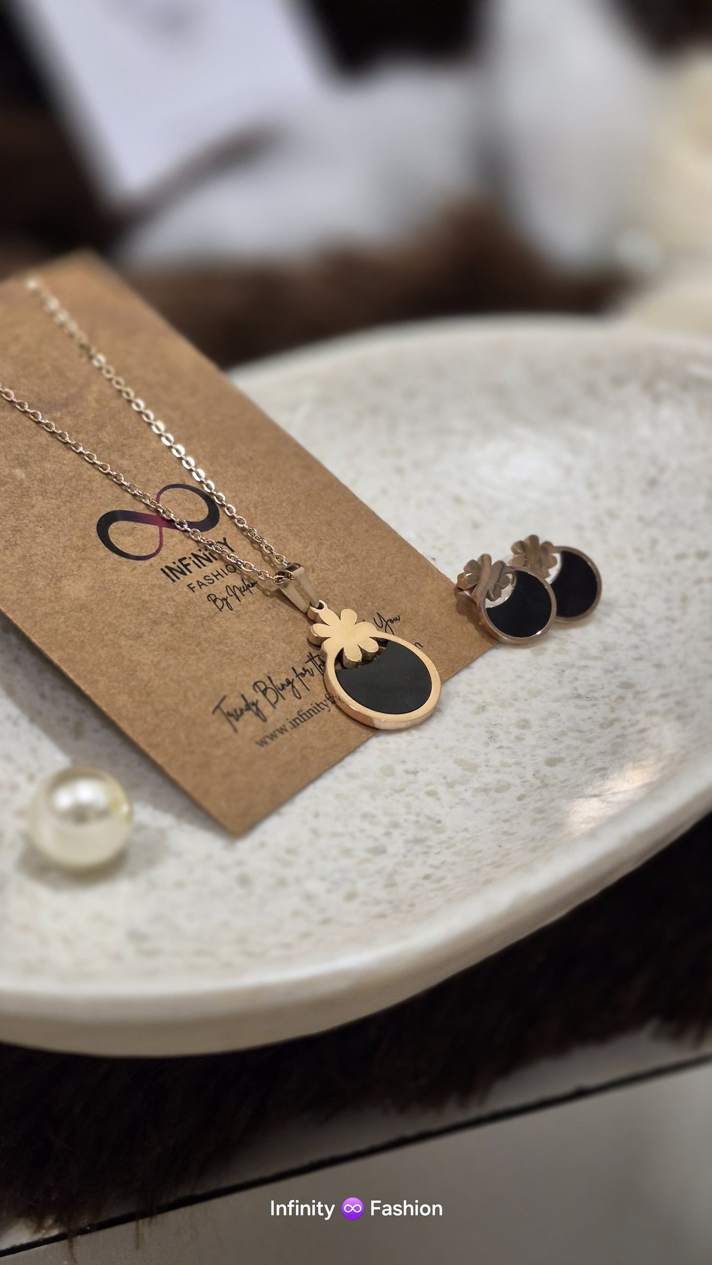 Hues of Black and gold chain pendant with matching earrings_anti tarnish _high quality material