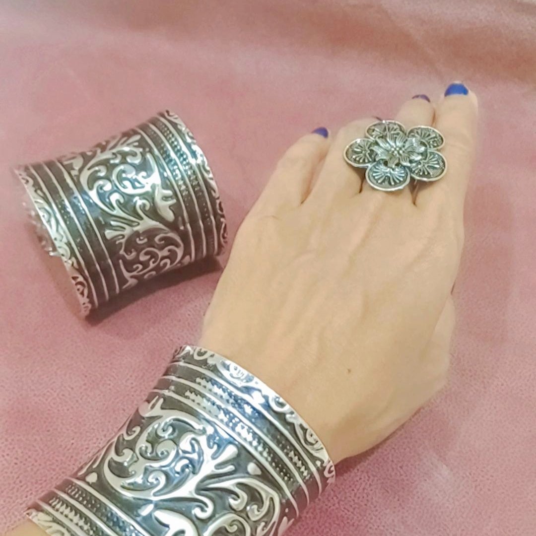 Solid Black & Silver wrist Kadas