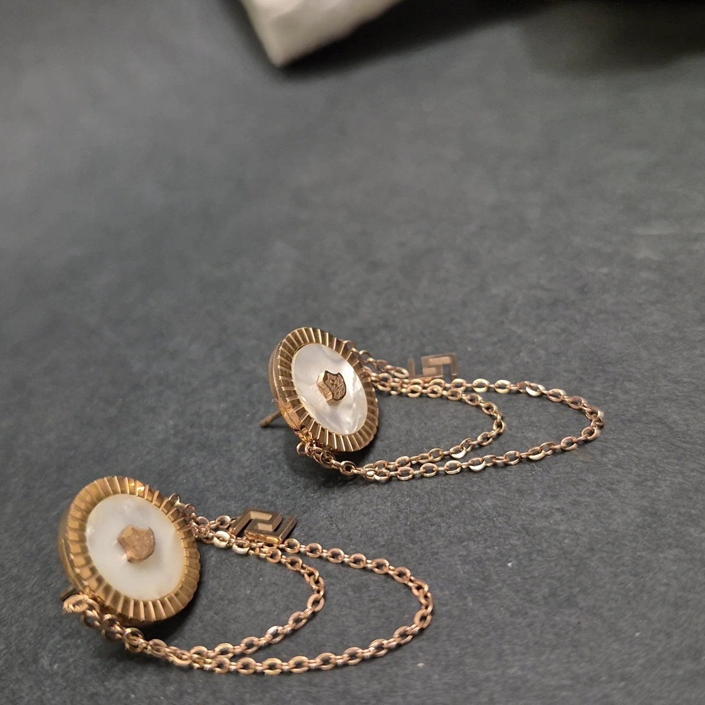 Beautiful statement earrings_white - premium