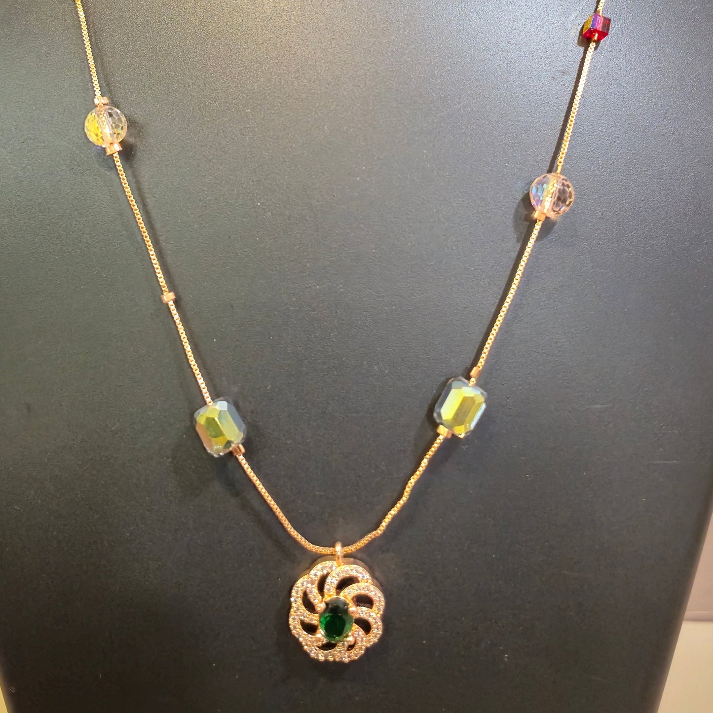 Beads chain green emerald pendant_1