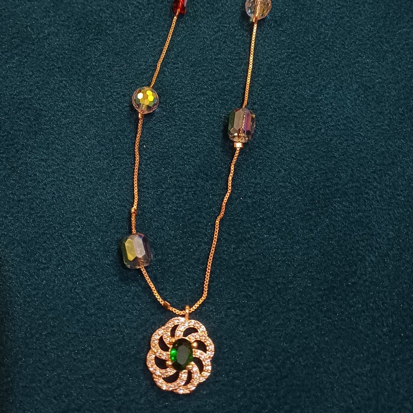 Beads chain green emerald pendant_1