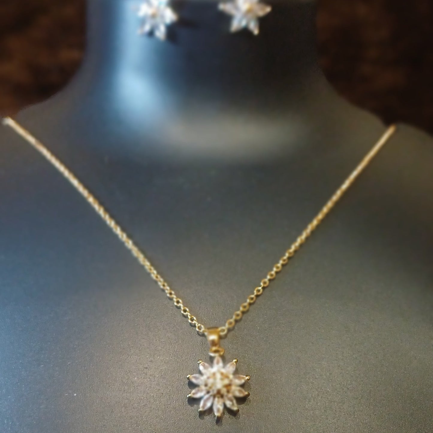 Botanic crystal pendant and chain with earrings