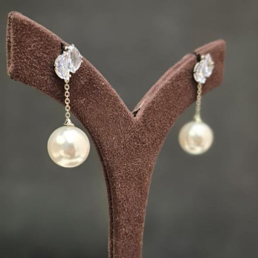 Pearl chain hanging earrings