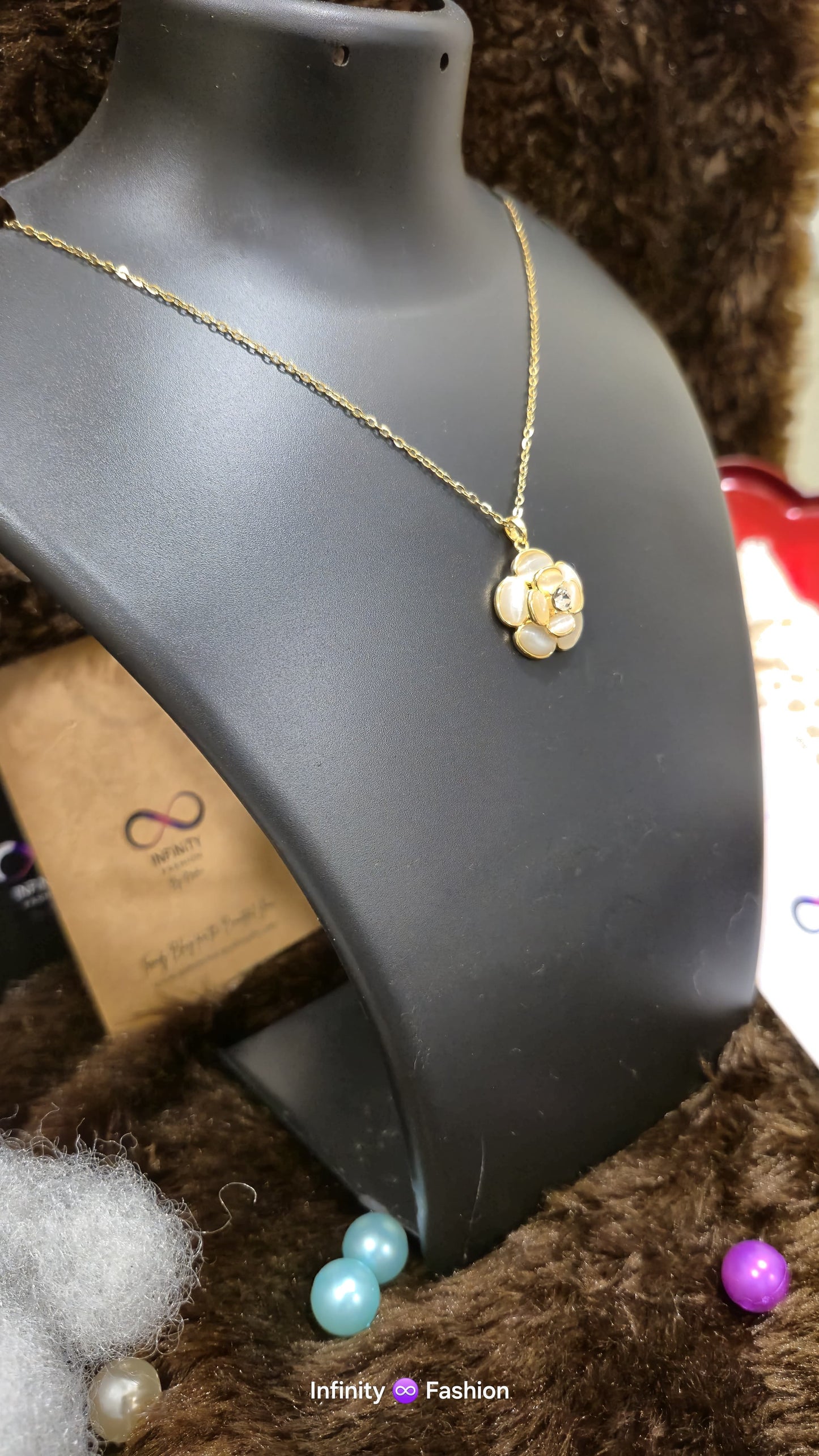 White flora big pendant with chain_ anti tarnish_ stainless steel_ summer friendly