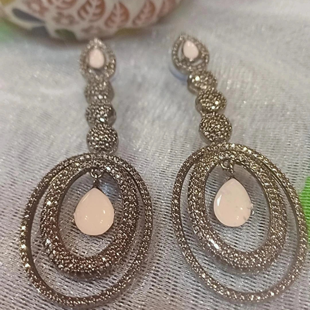 Diamond Diva biege creme earlobes